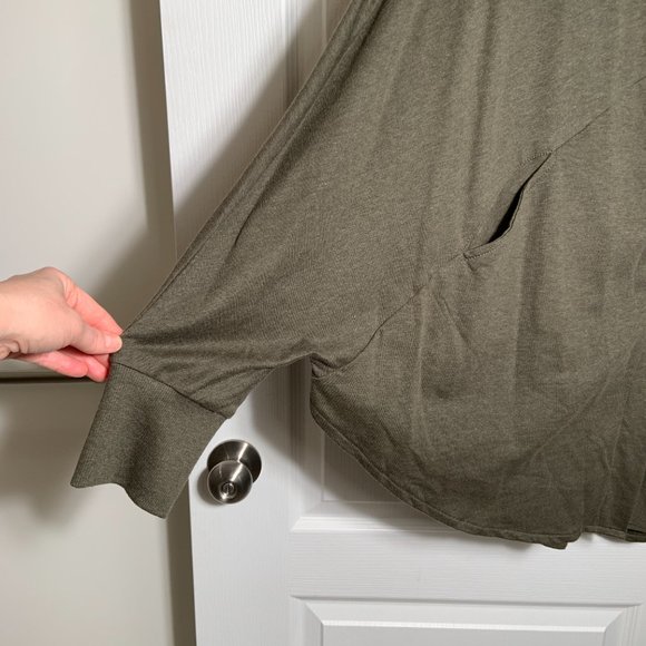 Women's Pure And Simple Bat Wing Loose Button Closure Top Cardigan Size L - Picture 3 of 9